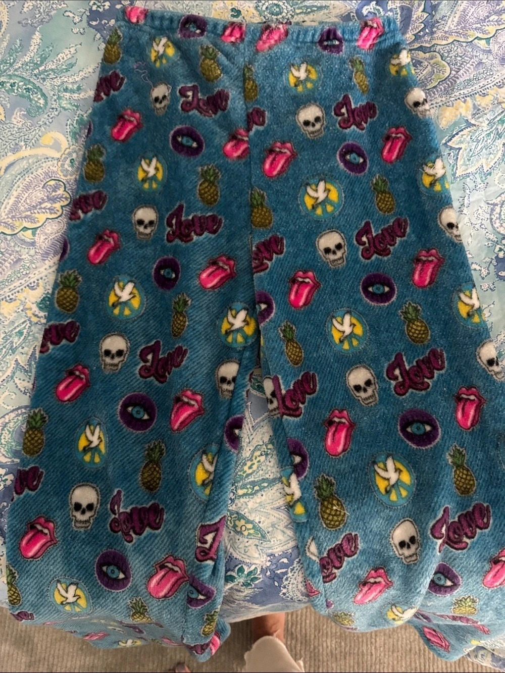 PJ Salvage Heartbreaker Fleece Pajama Pants XL – Lips Skulls Love

Description: